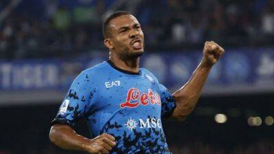 Soccer-Unstoppable Napoli back on top with win over Bologna
