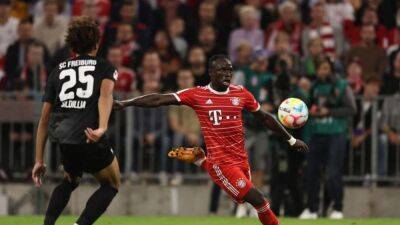 Soccer-Five-star Bayern demolish Freiburg to move into second spot