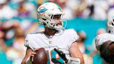 Dolphins' Thompson leaves game, Bridgewater in