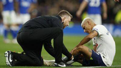 Soccer-Richarlison's World Cup participation not in doubt, says Spurs boss Conte