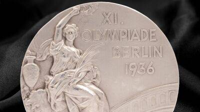 Silver medal of man who lost to Jesse Owens sells for $488K - espn.com - Germany - Usa -  Berlin