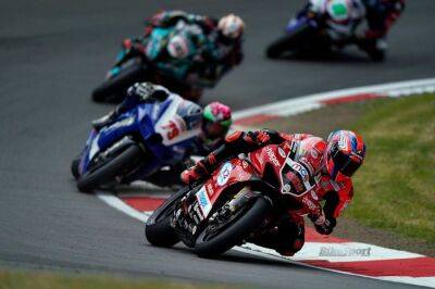 Tom Sykes - Josh Brookes - Brands BSB Final: Sykes concludes ‘disappointing season’ - bikesportnews.com