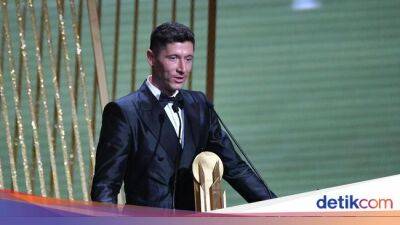 Robert Lewandowski - Jadon Sancho - Kylian Mbappe - Darwin Núñez - Erling Haaland - Hai Para Striker Muda, Lihat nih Lewandowski Tua-tua Keladi! - sport.detik.com -  Sancho