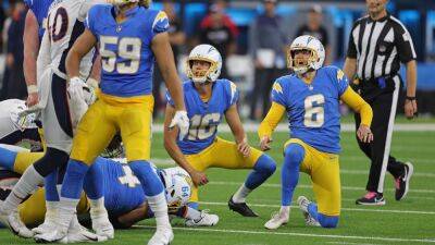 Chargers kicker Dustin Hopkins out 2-4 weeks with hamstring strain