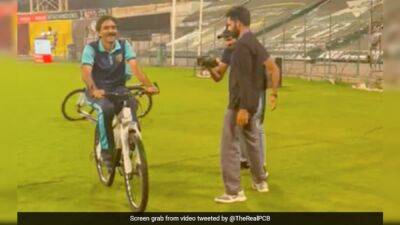 Watch: Viv Richards, Javed Miandad Engage In Cycling Race On The Sidelines Of Pakistan Junior League