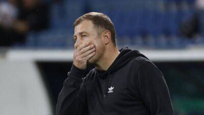 Soccer-Schalke sack coach Kramer after German Cup defeat