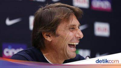 Antonio Conte - Alex Ferguson - Tottenham Hotspur - Meski Sepi Trofi, MU Tetap Monster di Mata Conte - sport.detik.com - Manchester