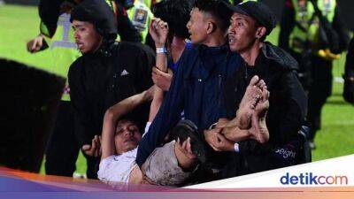 Persebaya Surabaya - Korban Tragedi Kanjuruhan: Patah Tulang, Sesak Nafas - sport.detik.com - Indonesia