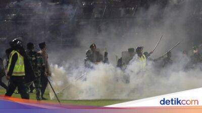 Tragedi Kanjuruhan - Tragedi Kanjuruhan, Mengapa Harus Ada Tembakan Gas Air Mata? - sport.detik.com - Indonesia