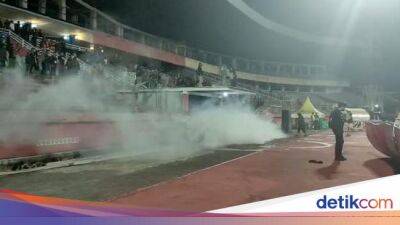 Ini Regulasi FIFA yang Melarang Penggunaan Gas Air Mata - sport.detik.com