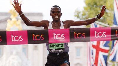 Amos Kipruto dominant in earning 1st London Marathon men's title in 3rd attempt