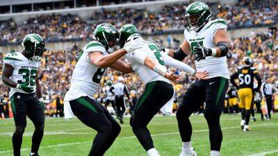 Zach Wilson - Garrett Wilson - Zach Wilson touchdown catch on trick play helps Jets extend lead over Steelers - espn.com - New York -  Pittsburgh
