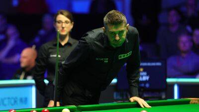 Mark Selby - John Higgins - Mark Selby fights off Hammad Miah in scrappy match to reach the last 16 of Northern Ireland Open - eurosport.com - Ireland - county White