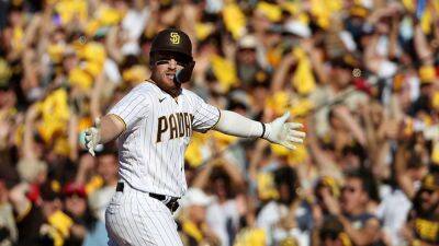 Padres score five runs in fifth against Phillies to tie NLCS