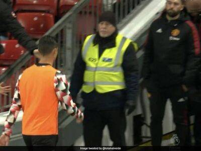 Cristiano Ronaldo - Bruno Fernandes - Hugo Lloris - Tottenham Hotspur - Watch: Cristiano Ronaldo Storms Off Down The Tunnel After Being Benched For Entire Game - sports.ndtv.com - Britain - Manchester