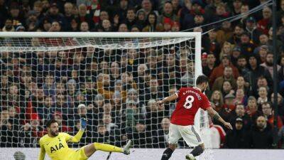 Fred, Fernandes strike as scintillating United outclass Spurs