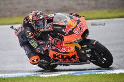 MotoGP Sepang: Fernandez tops rain-struck Friday in Moto2