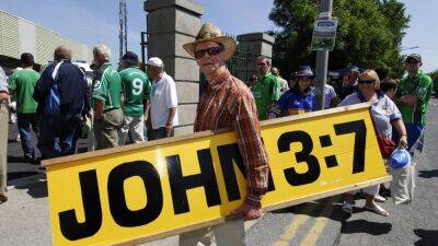 The story behind GAA fan Frank Hogan's famous John 3:7 sign - rte.ie - Ireland