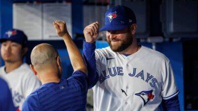 John Schneider agrees to 3-year deal to remain Blue Jays manager