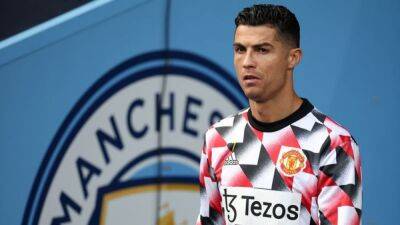 Soccer-Man United must end relationship with Ronaldo, insists Neville