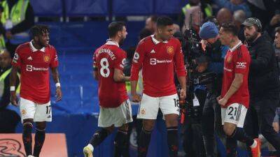 Late Casemiro goal earns United 1-1 draw at Chelsea