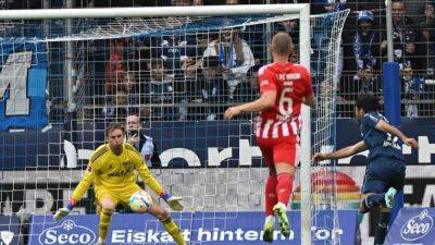 Soccer-Bochum stun Bundesliga leaders Union Berlin 2-1