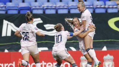 Soccer-Tight at the top of WSL as Arsenal, Manchester United, Chelsea all win