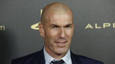 Soccer star Zidane melts hearts with new Paris wax statue