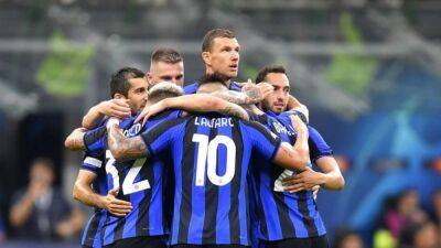Soccer-Inter seal Champions League last-16 place, Barcelona eliminated