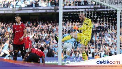 Liga Inggris - MU Dihajar City: De Gea Tendang Tiang Gawang- Sir Alex Garuk Kepala - sport.detik.com - Manchester