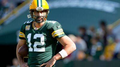 Aaron Rodgers heard dropping F-bomb during Packers drive, Tony Romo jokingly translates