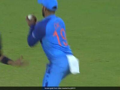 Temba Bavuma - Rohit Sharma - Dinesh Karthik - Ruturaj Gaikwad - Arshdeep Singh - Watch: Dinesh Karthik Takes Juggling Catch After Third Attempt In 2nd T20I vs South Africa - sports.ndtv.com - South Africa - India