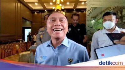 Mochamad Iriawan - Iwan Bule - Iwan Bule Jawab Desakan Mundur dari Ketum PSSI dengan Senyuman - sport.detik.com - Indonesia