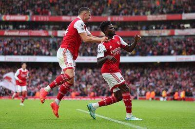 Arsenal back on top of the Premier League after thrashing Forest