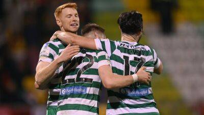 Shamrock Rovers lift trophy after seeing off Derry City