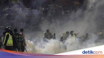 Viral Suporter Mohon Jangan Ditembaki Gas Air Mata Malah Dibentak Polisi