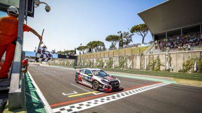 Girolami’s WTCR triumphs key as Honda’s Civic Type R TCR makes it 60 wins in 2022