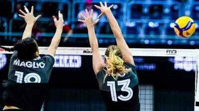 Canada's net presence key to 4th straight win at women's volleyball worlds