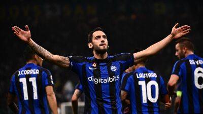 Lionel Messi - Robert Lewandowski - Denzel Dumfries - Ousmane Dembele - Hakan Calhanoglu - Fine Hakan Calhanoglu strike gives Inter Milan massive win over Barcelona to sit second in group - eurosport.com - Germany - Turkey