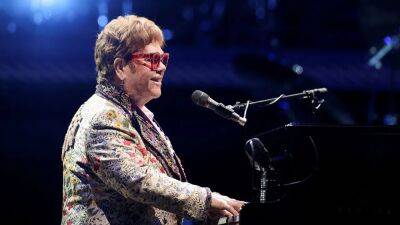 Elton John unleashes savage troll during concert after Braves sweep Mets