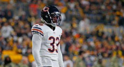 Bears' Jaylon Johnson wears Packers cheesehead to pay off bet: 'This is terrible'