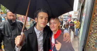 The 1975 frontman Matty Healy mobbed by fans as he's spotted filming secret project in the Northern Quarter - manchestereveningnews.co.uk - Manchester