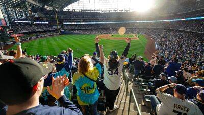 Brewers fan goes all out for foul ball on final day of MLB regular season