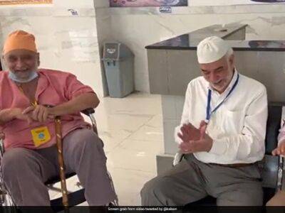 An Indo-Pak friendship like no other: Bishan Bedi, Intikhab Alam relive old times at Kartapur - sports.ndtv.com - India - Pakistan -  Lahore -  Kolkata