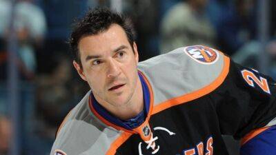 Oilers add former NHL D Staios to front office