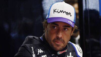 Fernando Alonso sets pace in wet F1 practice at Japanese Grand Prix
