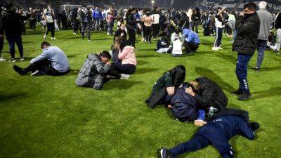 At least one fan dies after police fire rubber bullets and tear gas at match between Gimnasia and Boca Juniors - rte.ie - Argentina - Indonesia - county La Plata