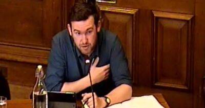 Labour councillor deemed ‘unfit’ to stand for election delivers blistering attack on local party as he resigns during meeting - manchestereveningnews.co.uk