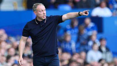 Steve Cooper signs new deal at Nottingham Forest to end sack speculation after poor Premier League start