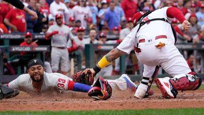 Cardinals bullpen, defense falter as Phillies score six in the ninth for improbable victory